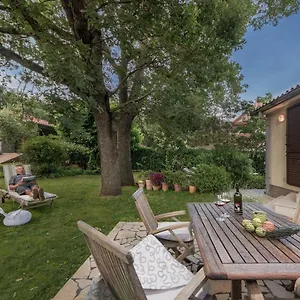 https://apartments-lodra.in-istria.net